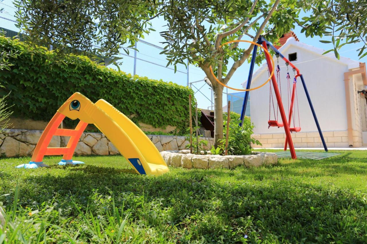 Family Friendly Seaside Apartments Razanj, Rogoznica - 10373 Kültér fotó