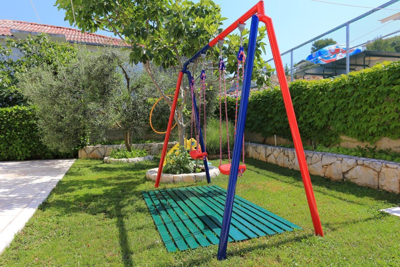 Family Friendly Seaside Apartments Razanj, Rogoznica - 10373 Kültér fotó