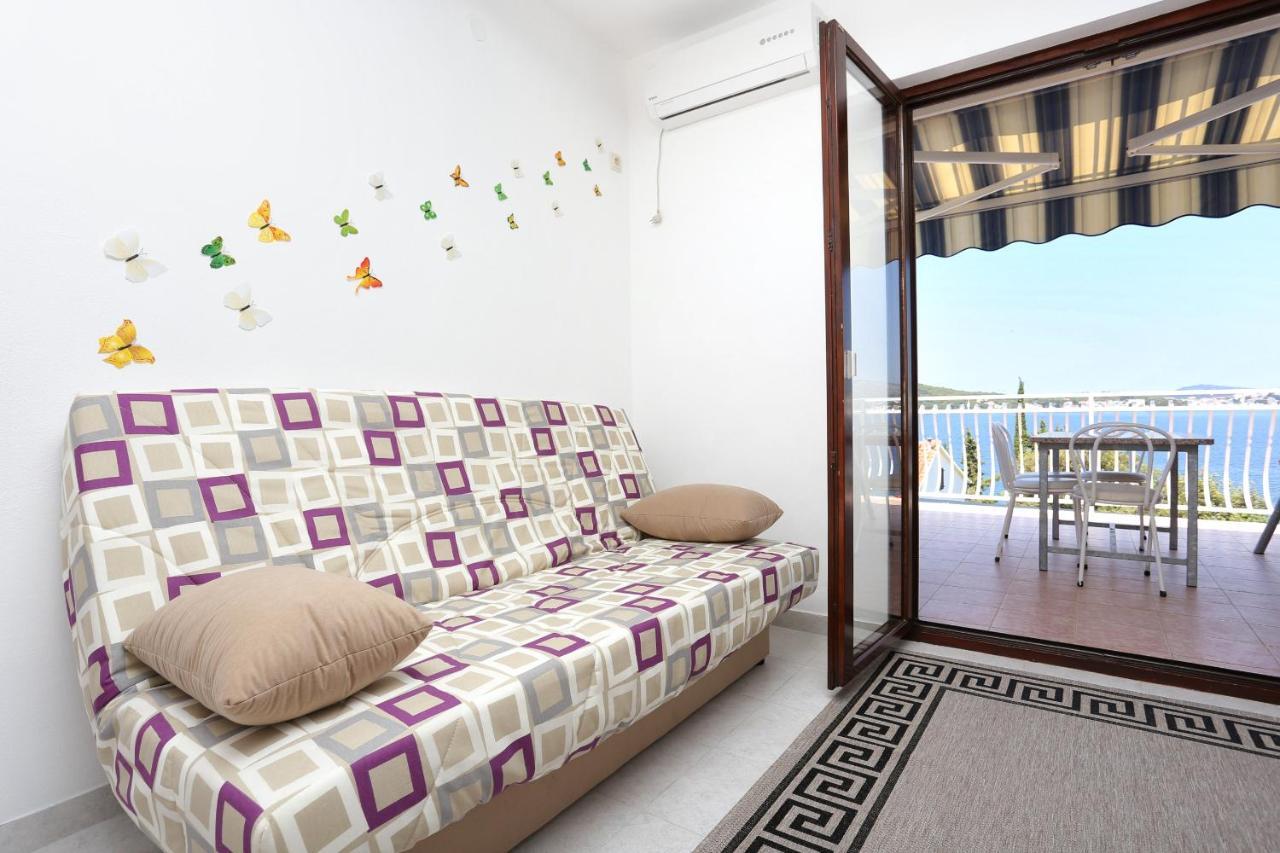 Family Friendly Seaside Apartments Razanj, Rogoznica - 10373 Kültér fotó