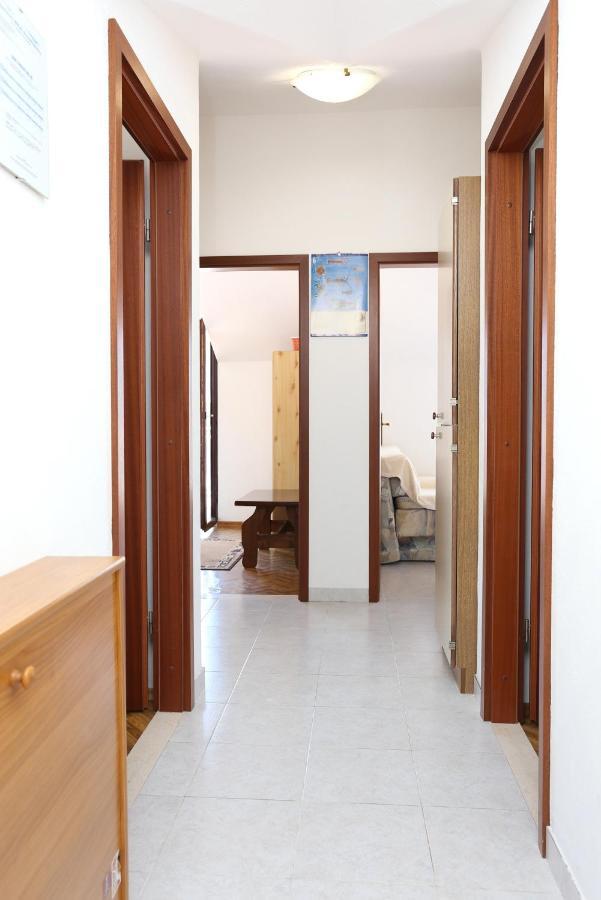 Family Friendly Seaside Apartments Razanj, Rogoznica - 10373 Kültér fotó
