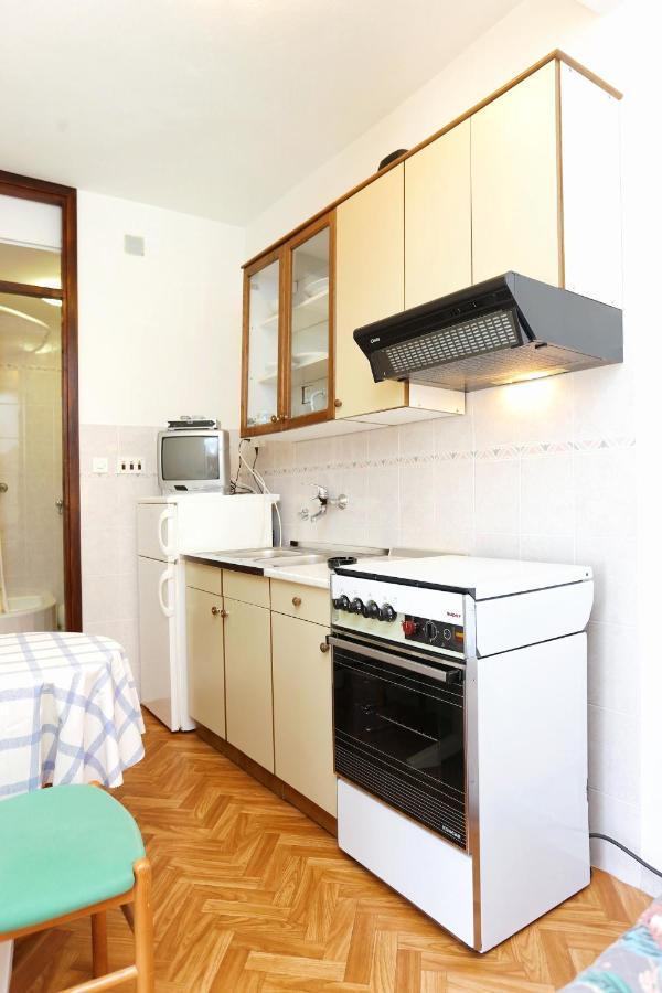 Family Friendly Seaside Apartments Razanj, Rogoznica - 10373 Kültér fotó