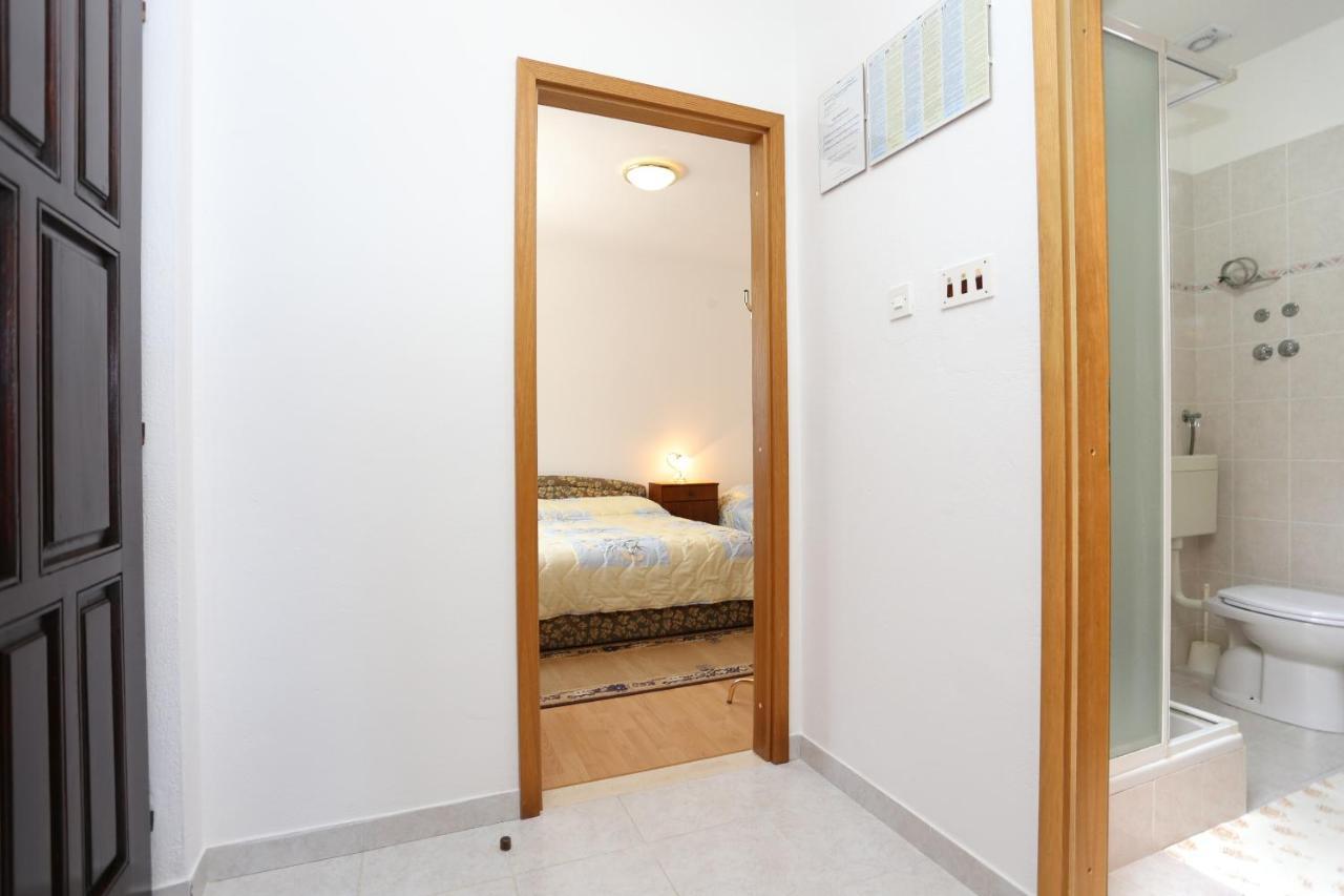 Family Friendly Seaside Apartments Razanj, Rogoznica - 10373 Kültér fotó