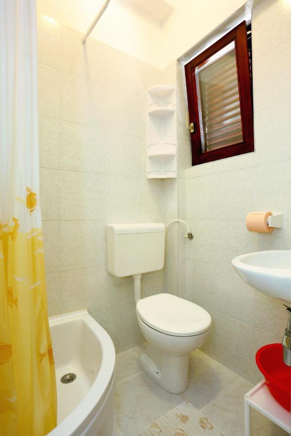 Family Friendly Seaside Apartments Razanj, Rogoznica - 10373 Kültér fotó