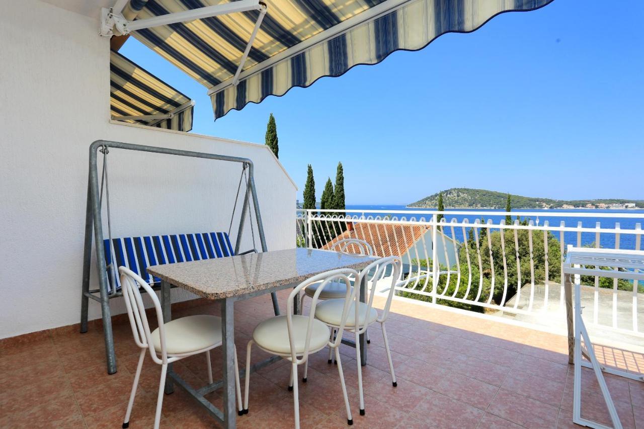 Family Friendly Seaside Apartments Razanj, Rogoznica - 10373 Kültér fotó