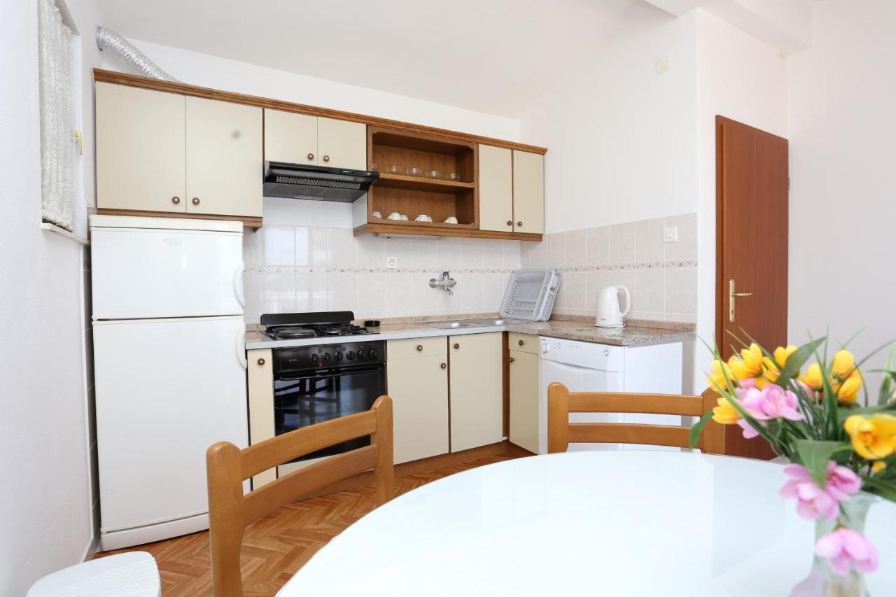 Family Friendly Seaside Apartments Razanj, Rogoznica - 10373 Kültér fotó