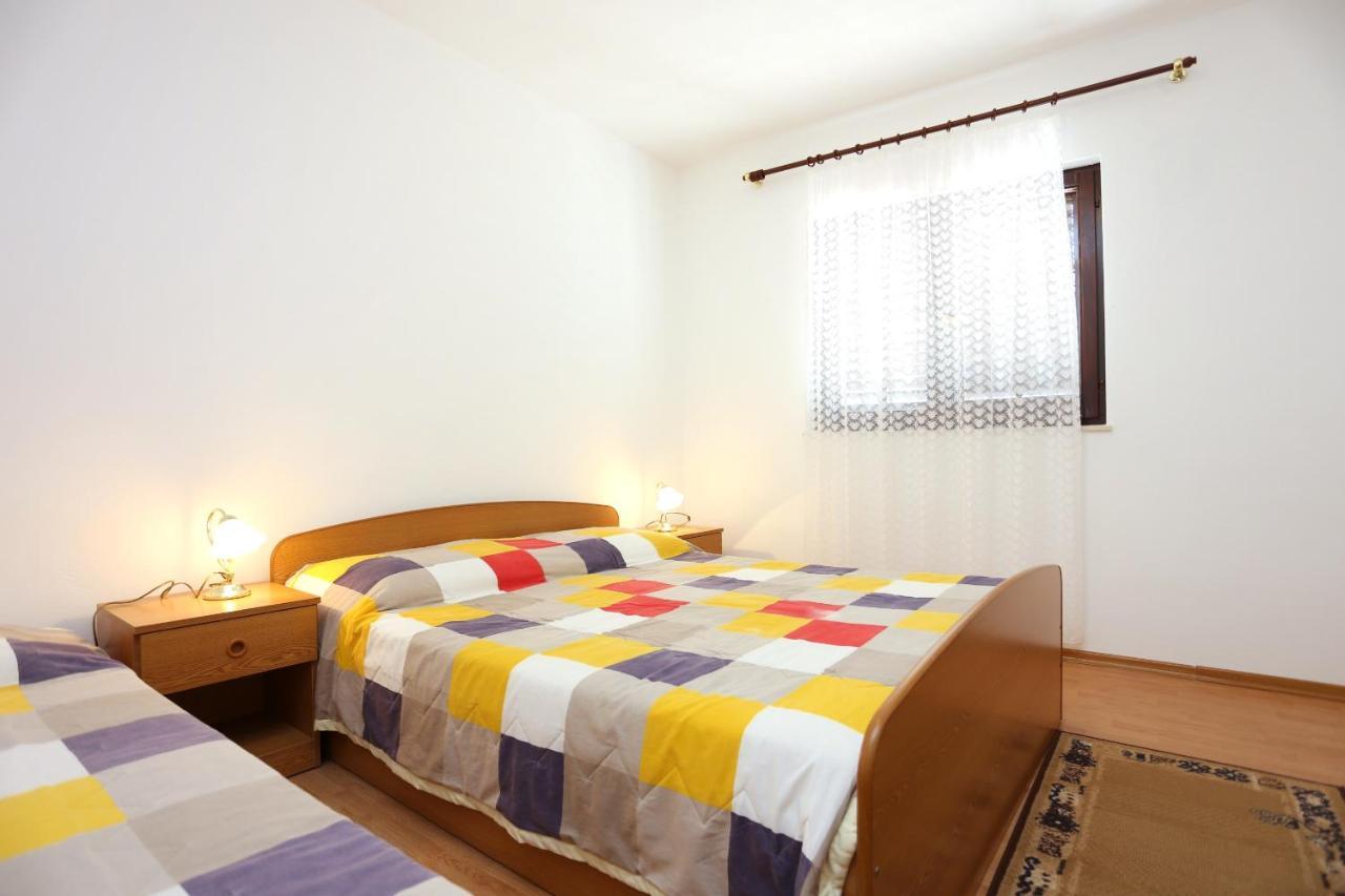 Family Friendly Seaside Apartments Razanj, Rogoznica - 10373 Kültér fotó